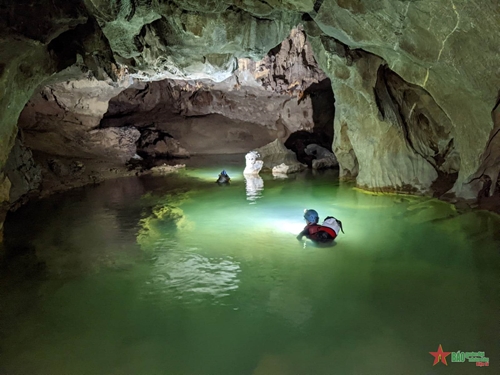 Quảng Bình phát hiện hệ thống hang động mới dài gần 3,5km